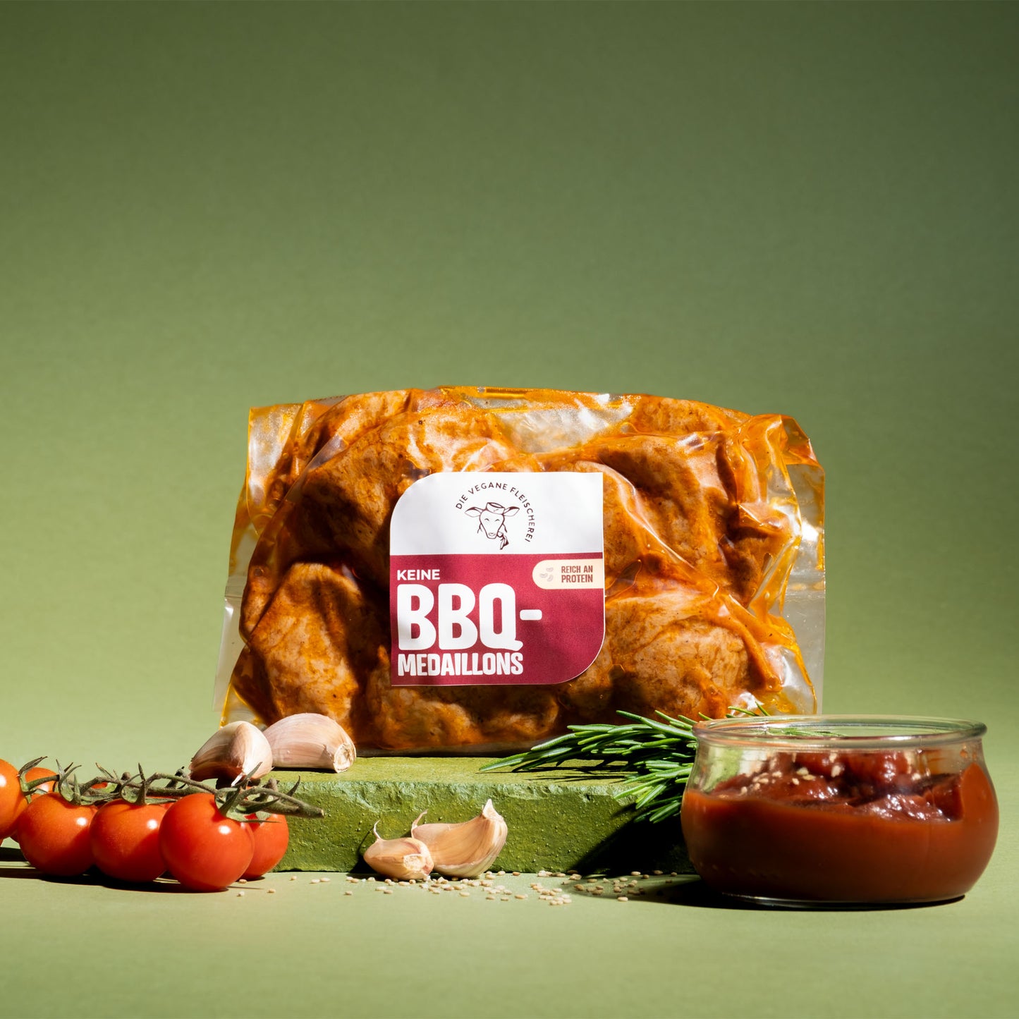 Vegane BBQ-Medaillons, proteinreich, mit Tomaten, Knoblauch und Sauce, 100% pflanzlich