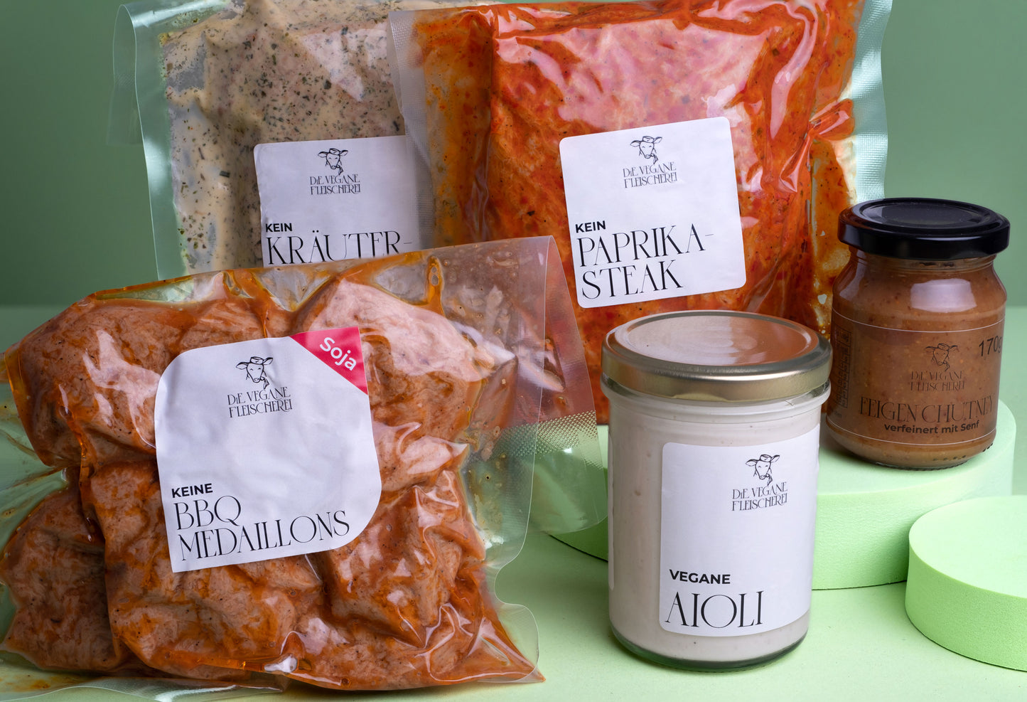 Grillpaket bestehend aus Aioli, Feigen Chutney, BBQ Medaillons, Paprika Steak und Kräuter Steak