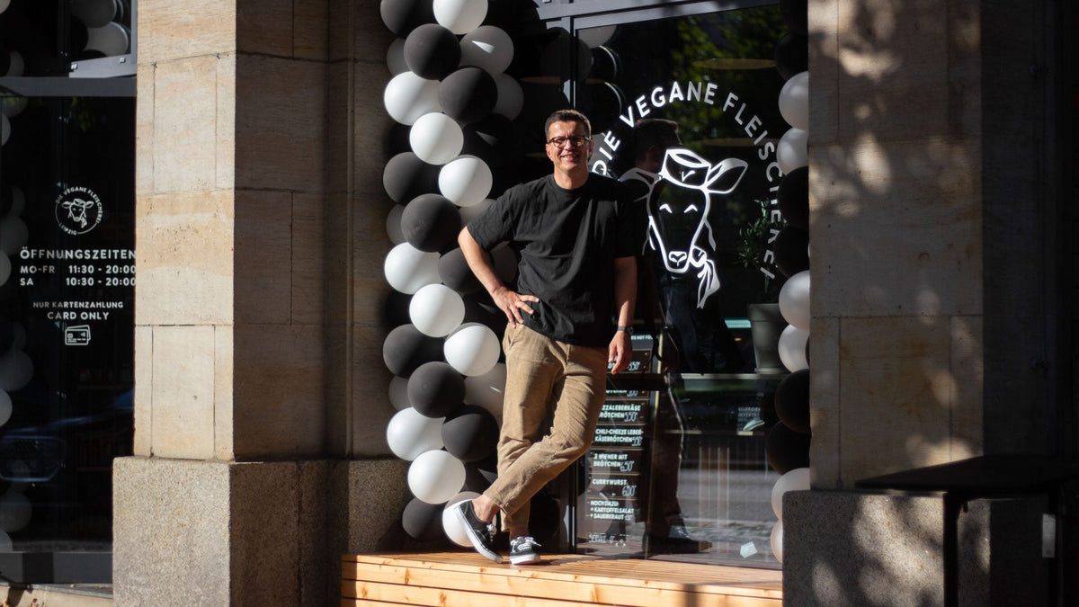 Vom Bankenjob zum Franchisenehmer: Vegane Fleischerei kommt nach Leipzig
